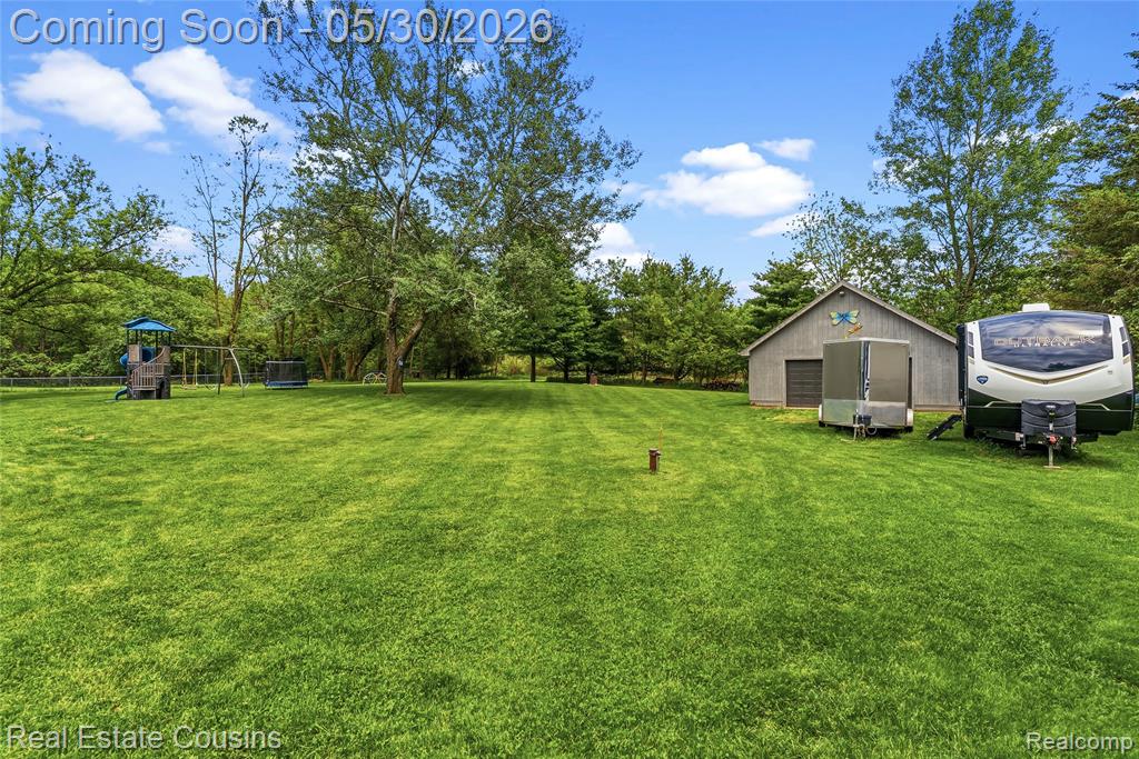 13435 Lakebrook Drive, Fenton, MI 48430 — Photo 26