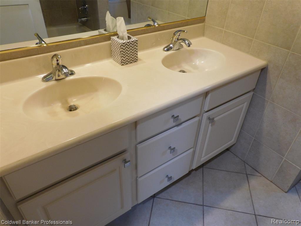 6448 Tutbury, Troy, MI 48098 — Photo 28
