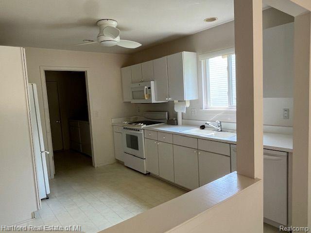 407 N OAK Drive, Walled Lake, MI 48390 — Photo 9