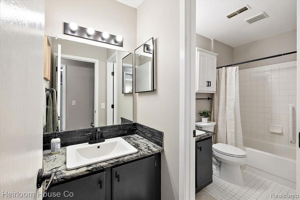 423 WATER TOWER Circle, 100, Brighton, MI 48116 — Photo 15