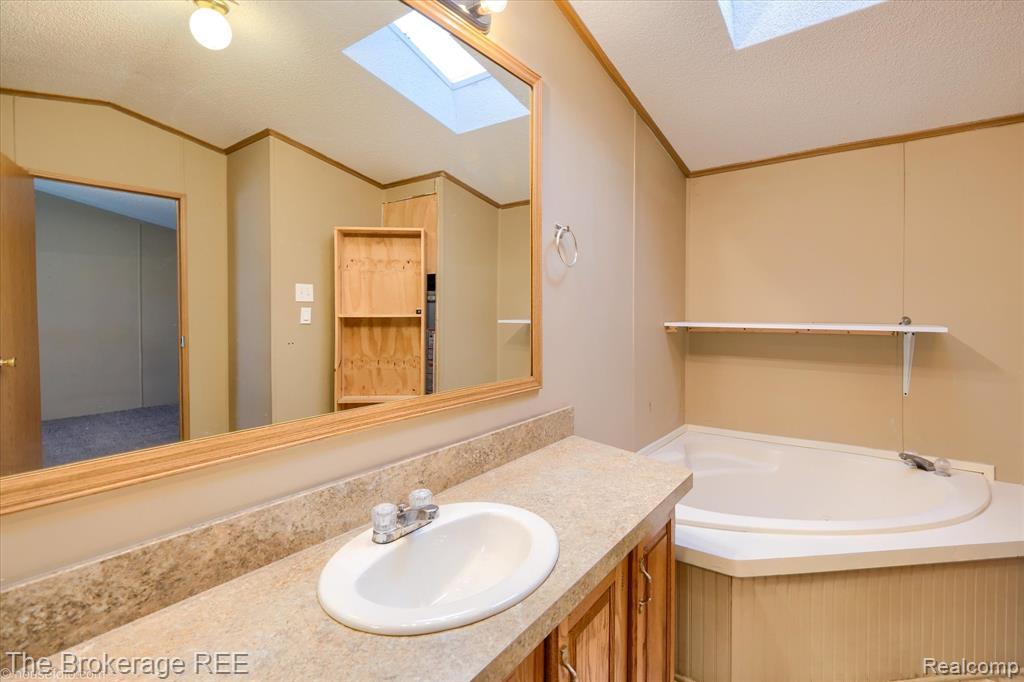 17101 Kropf Avenue, Davisburg, MI 48350 — Photo 30