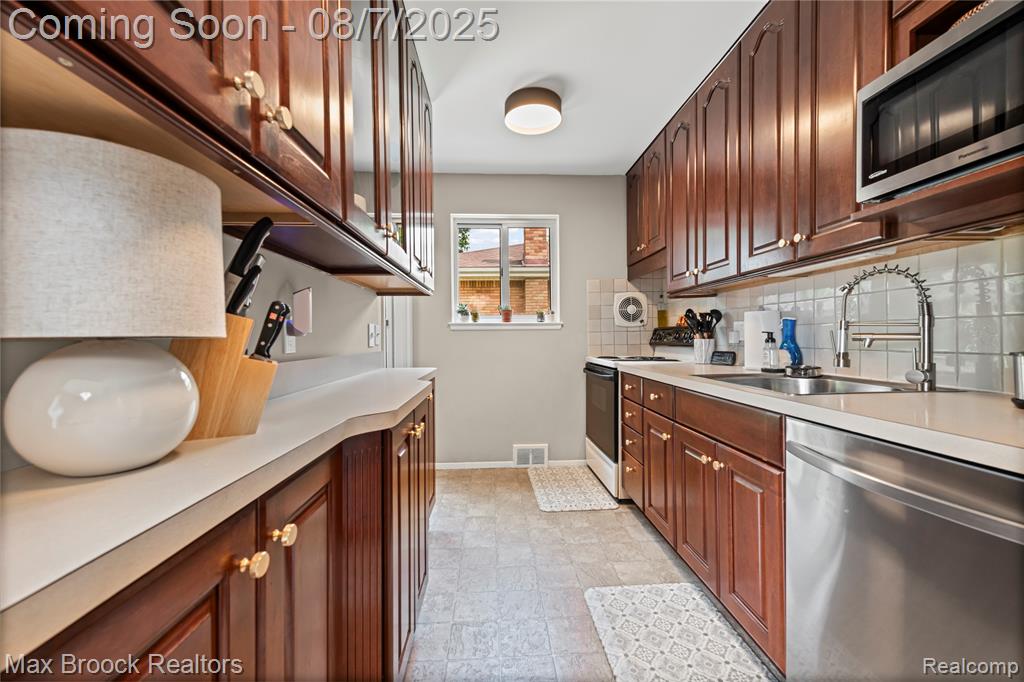 437 Meadow Lane, Rochester, MI 48307 — Photo 6