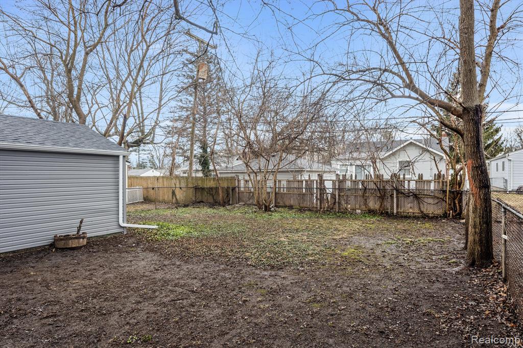 566 E BAKER Avenue, Clawson, MI — Photo 22