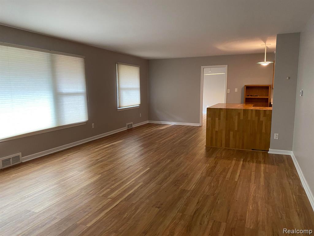 5035 S CLUNBURY Road, West Bloomfield, MI — Photo 4