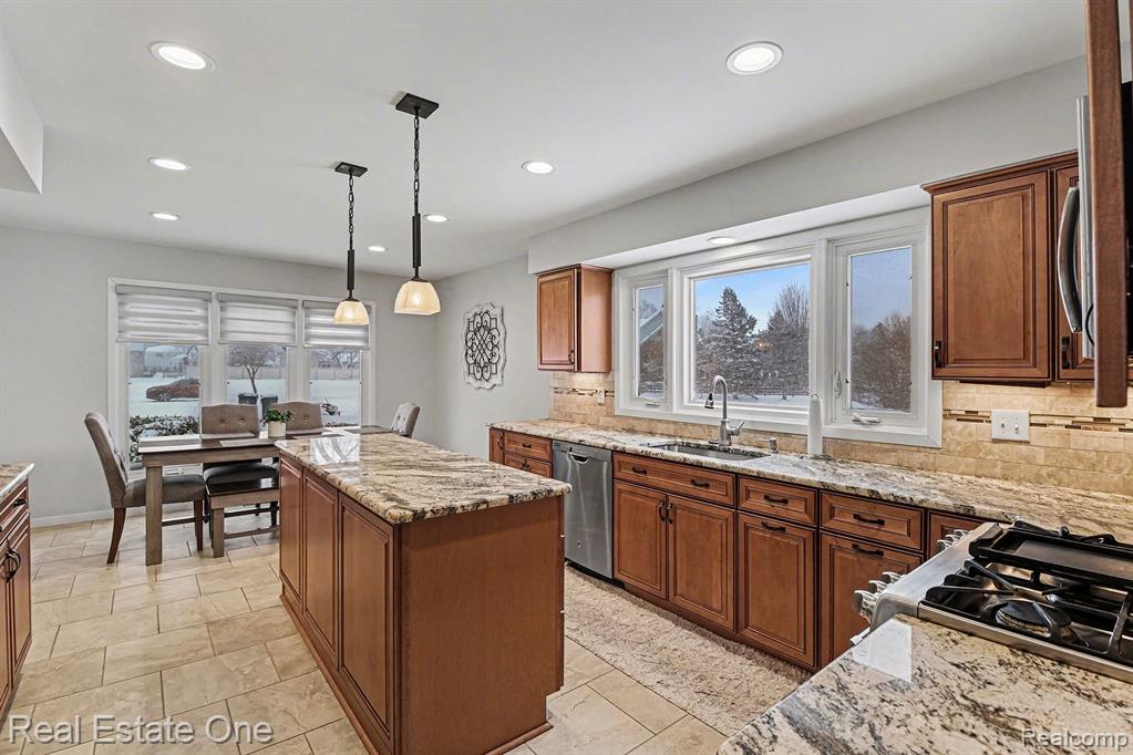 4813 Pickford Drive, Troy, MI 48085 — Photo 11