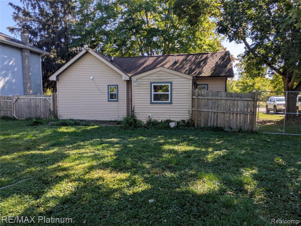 516 Factory Factory Street, Howell, MI 48843 — Photo 3