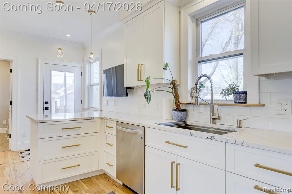 812 E George Avenue, Hazel Park, MI 48030 — Photo 19