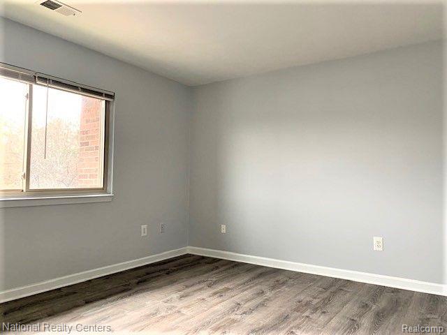 33853 PONDVIEW Circle, Livonia, MI 48152 — Photo 11