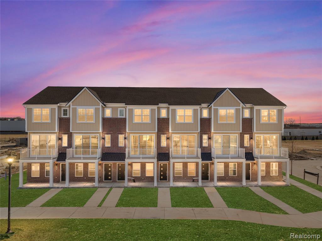 29989 Center Street, 8, New Hudson, MI 48165