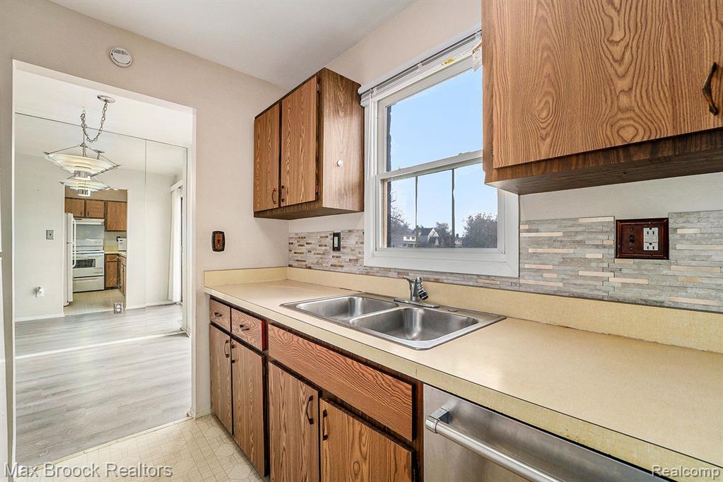 5005 CROOKS Road, 38, Royal Oak, MI 48073 — Photo 8