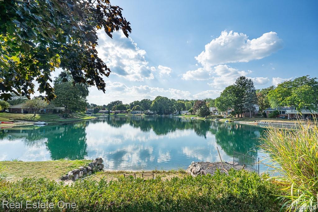 6621 Northpoint Drive, Troy, MI 48085 — Photo 12