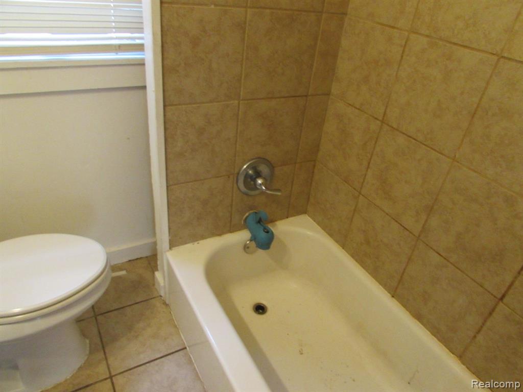 5270 MONTCLAIR Street, Detroit, MI 48213 — Photo 20