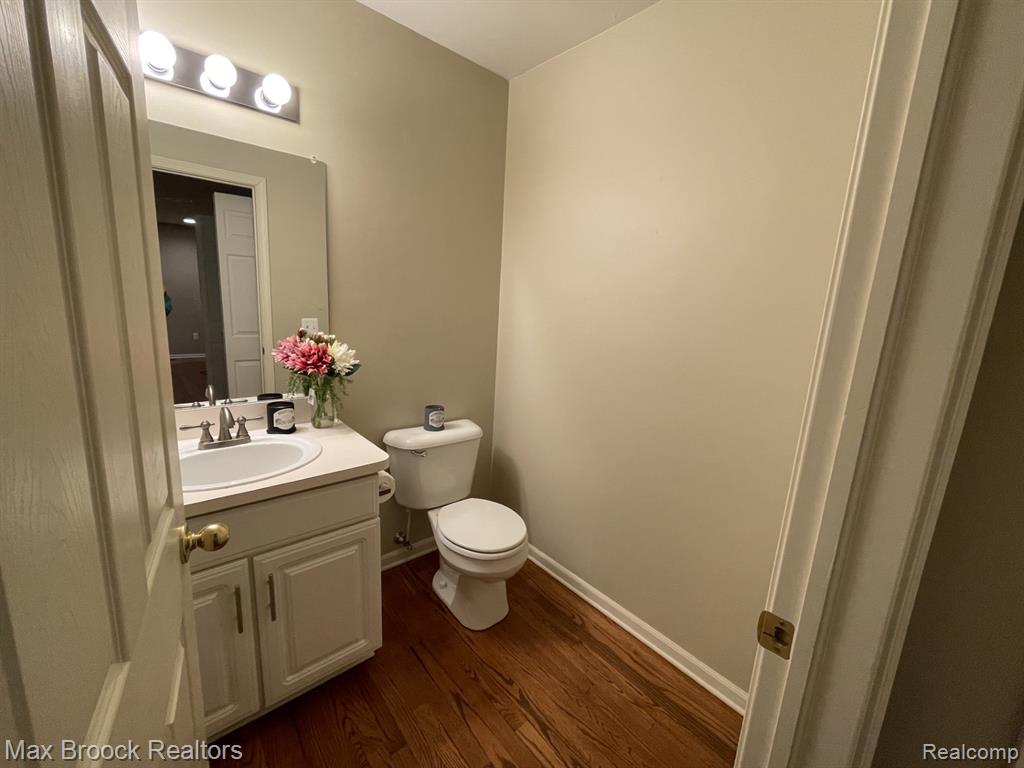 924 SANDALWOOD Drive, Troy, MI 48085 — Photo 20