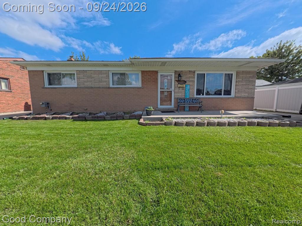26726 Kelsey Drive, Warren, MI 48091