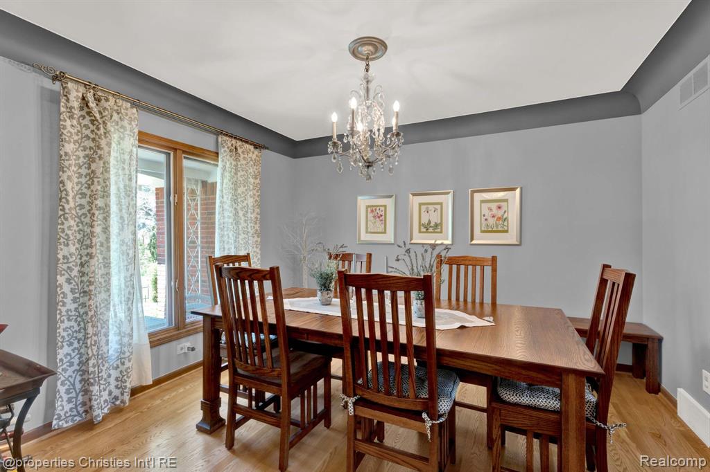 5753 CHERRY CREST Drive, West Bloomfield, MI — Photo 10