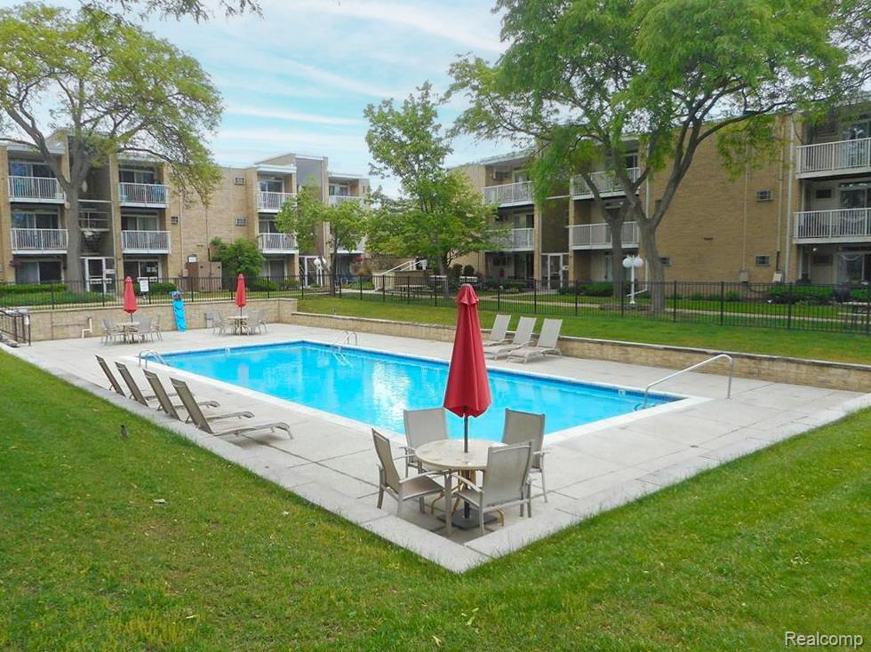 4909 Crooks Road, C7, Royal Oak, MI 48073 — Photo 19