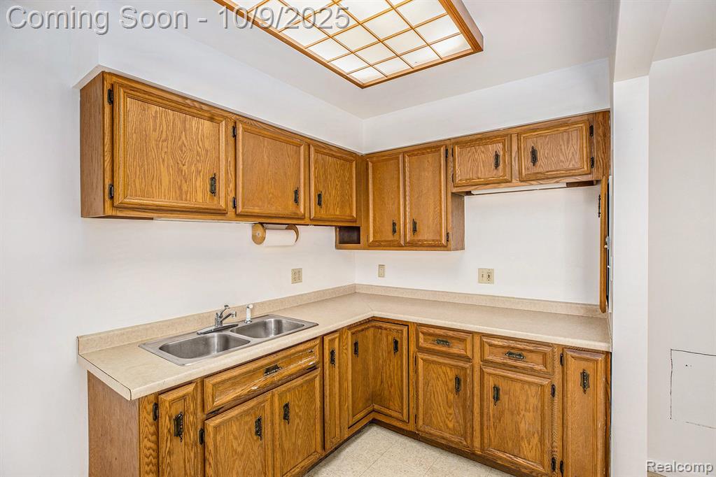 71 E Hudson Avenue, Madison Heights, MI 48071 — Photo 9