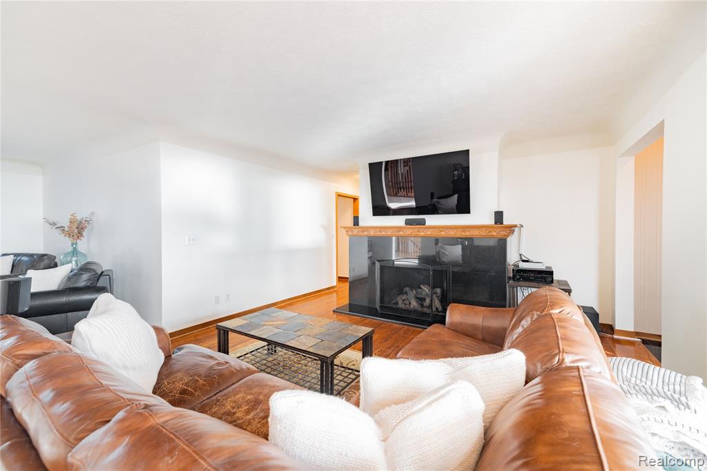 21774 East River Road, Grosse Ile, MI 48138 — Photo 27