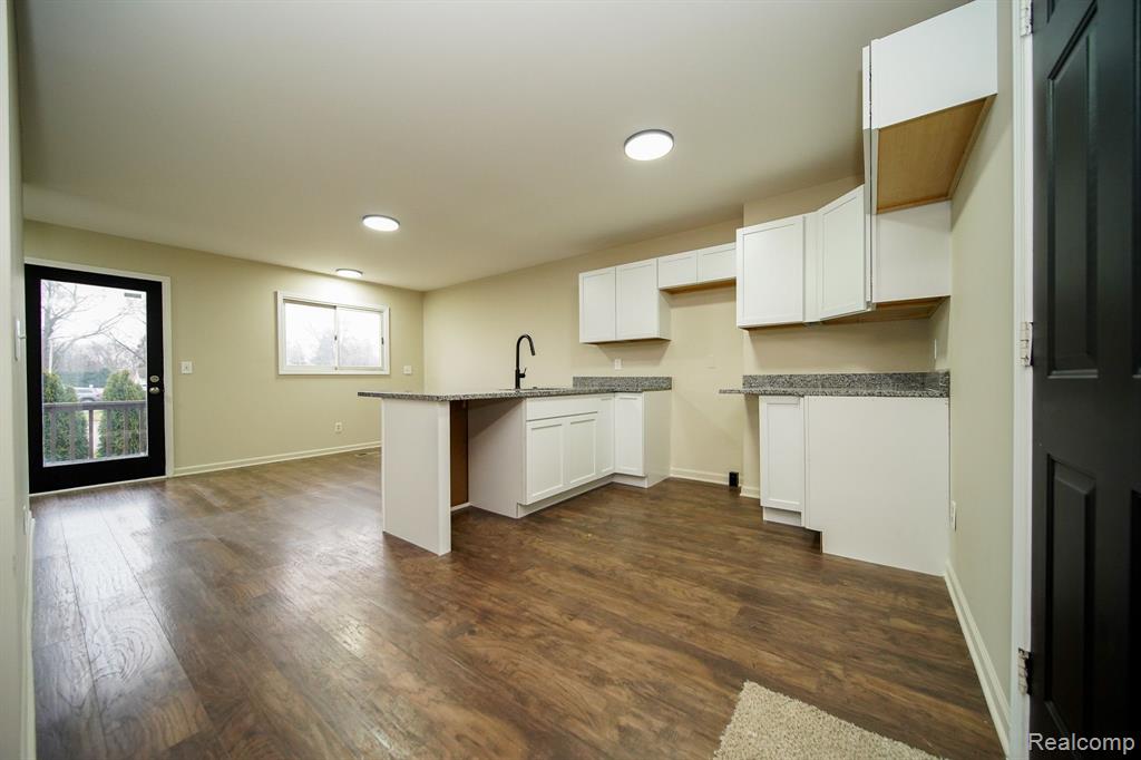 460 OAKGROVE, Clawson, MI — Photo 14