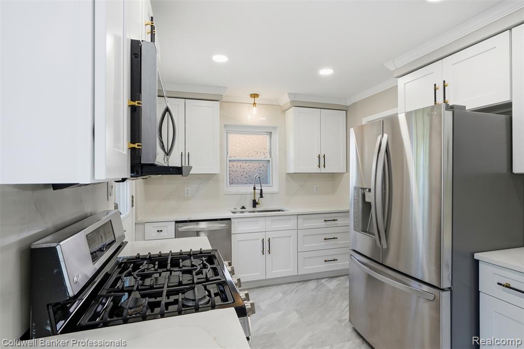 18761 Dolores Avenue, Lathrup Village, MI 48076 — Photo 13