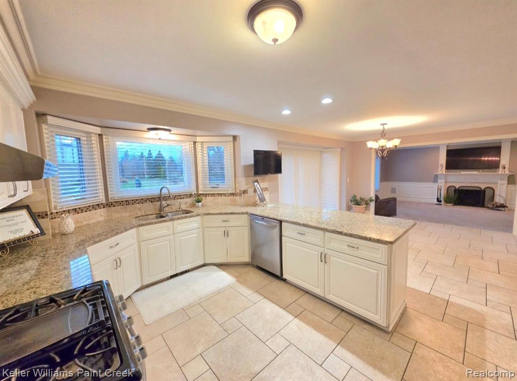 52921 Sawmill Creek Drive, Macomb, MI 48042 — Photo 7