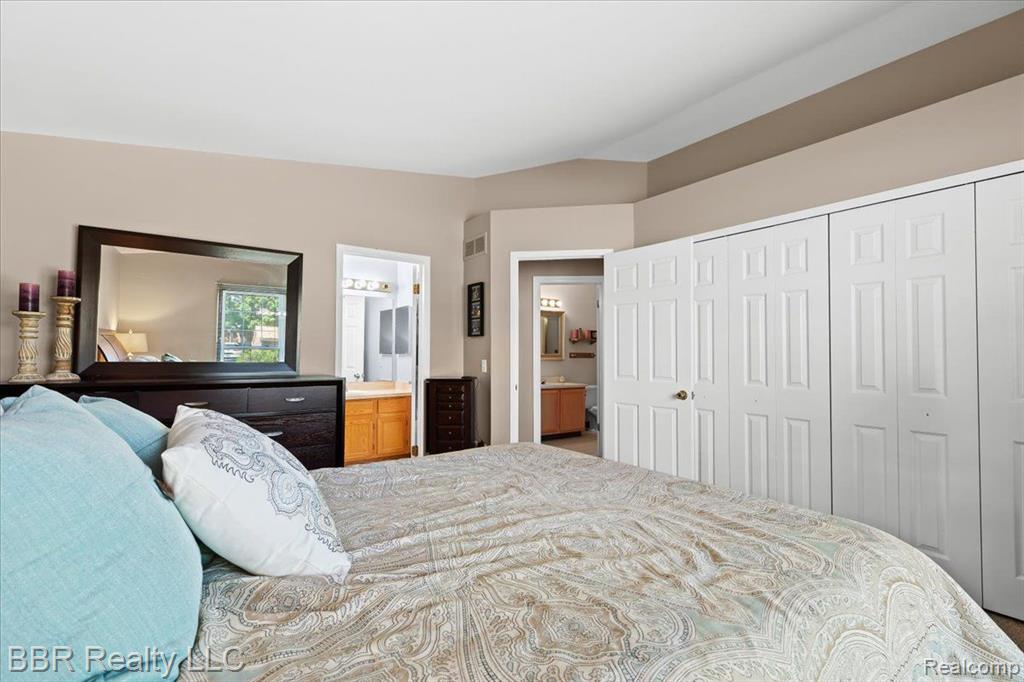 22118 EDGEWATER, Novi, MI — Photo 12