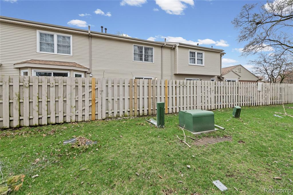 24762 Bashian Drive, Novi, MI — Photo 26