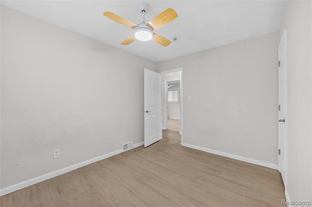 8539 Salem Lane, Dearborn Heights, MI 48127 — Photo 15