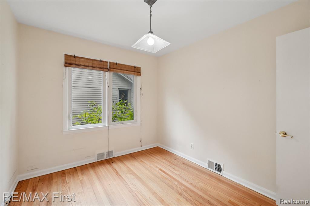 15590 Buckingham Avenue, Beverly Hills, MI 48025 — Photo 17
