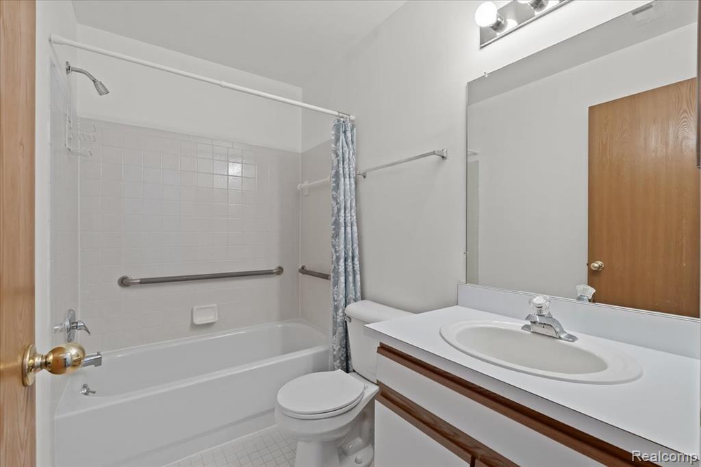 42714 Lilley Pointe Drive, 213, Canton, MI 48187 — Photo 17