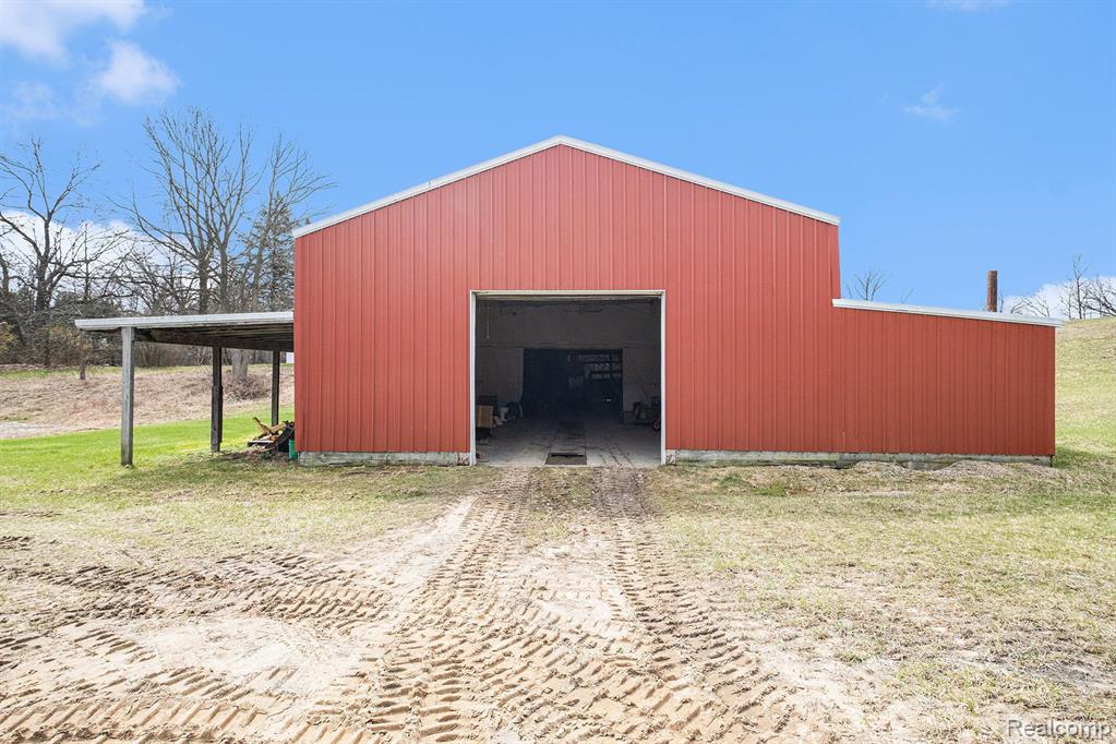 9475 Denton Hill Road, Fenton, MI 48430 — front exterior
