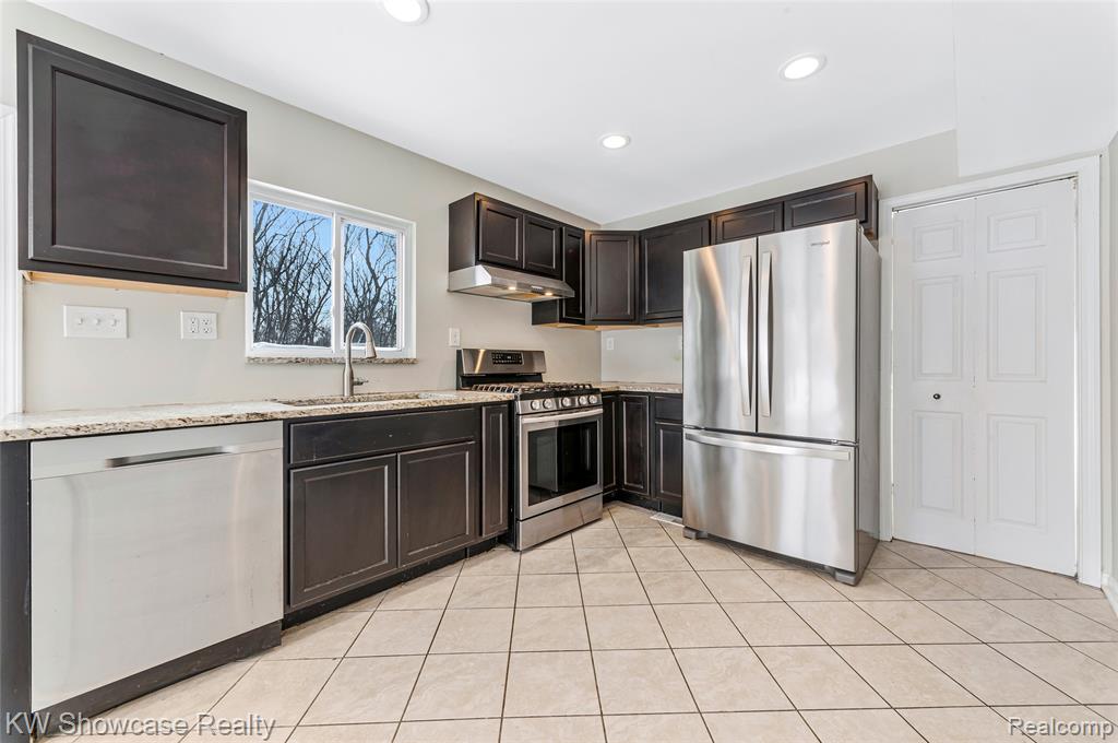 29230 Greening Street, Farmington, MI 48334 — Photo 4