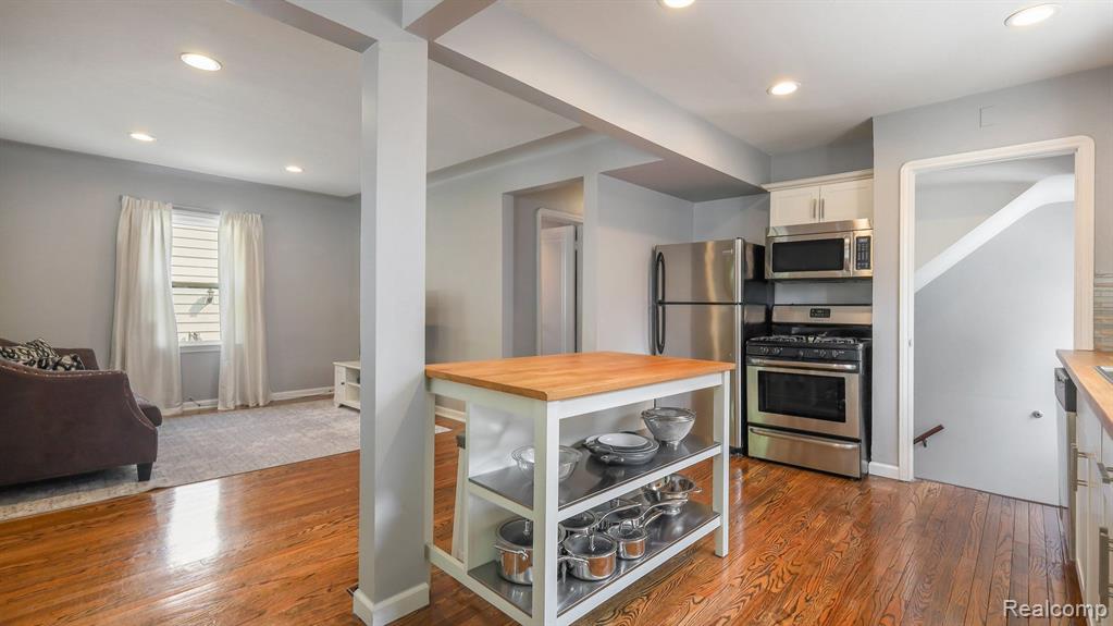 810 N GAINSBOROUGH Avenue, Royal Oak, MI 48067 — Photo 9