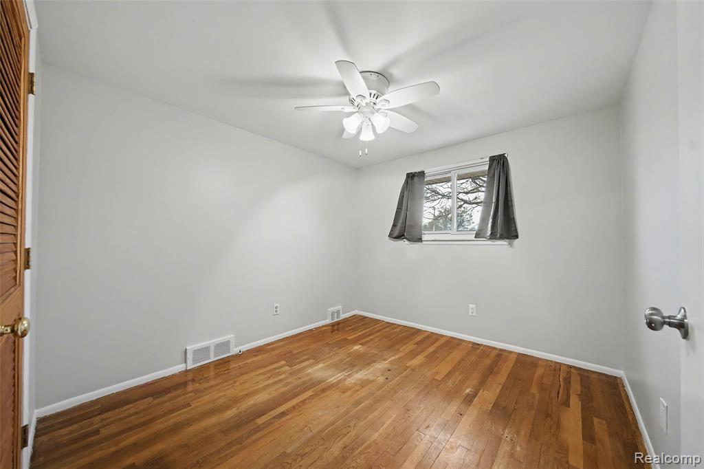 9228 Mueller Street, Taylor, MI 48180 — Photo 16