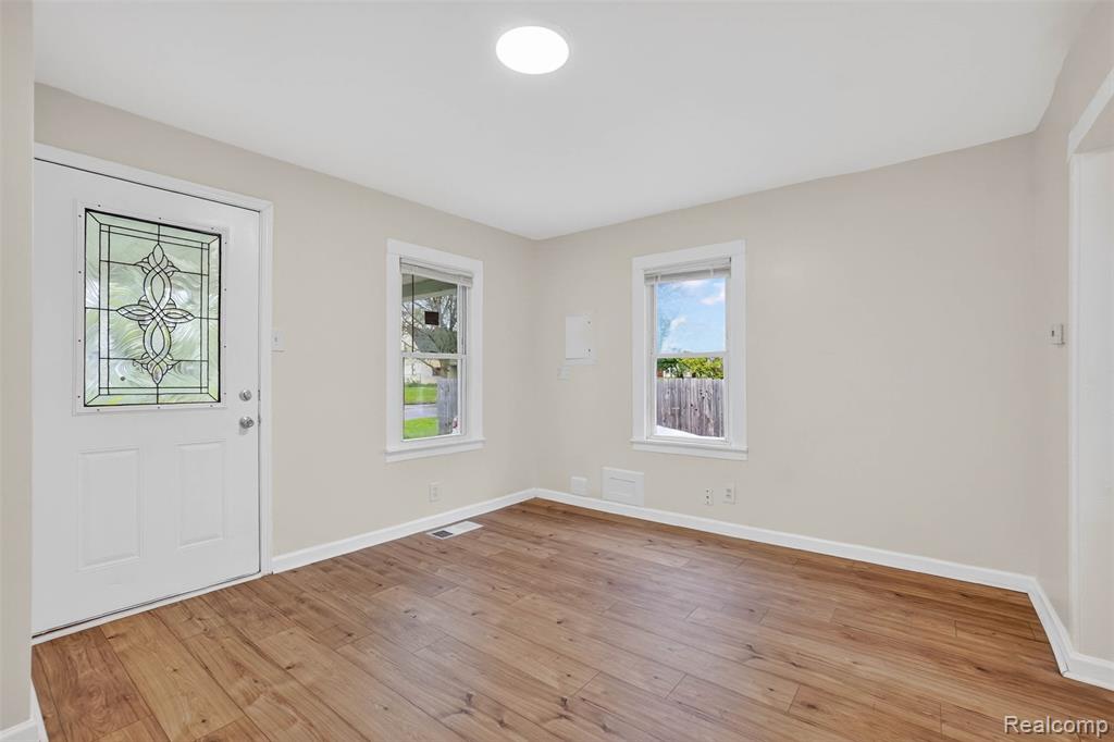 4910 HUGHES Road, Lansing, MI 48910 — Photo 7
