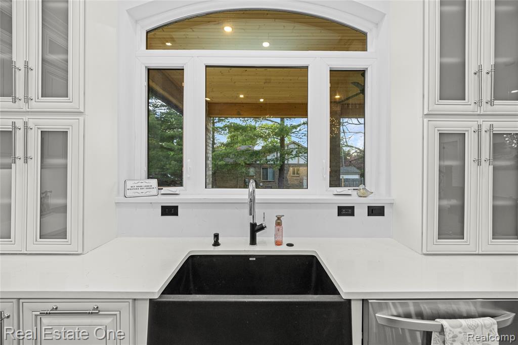 5321 Rochester Road, Troy, MI 48058 — Photo 17