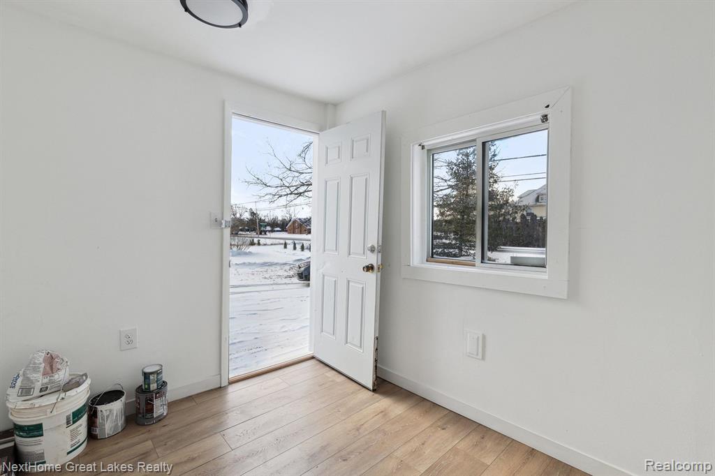4173 S BELSAY Road, Burton, MI 48519 — Photo 9