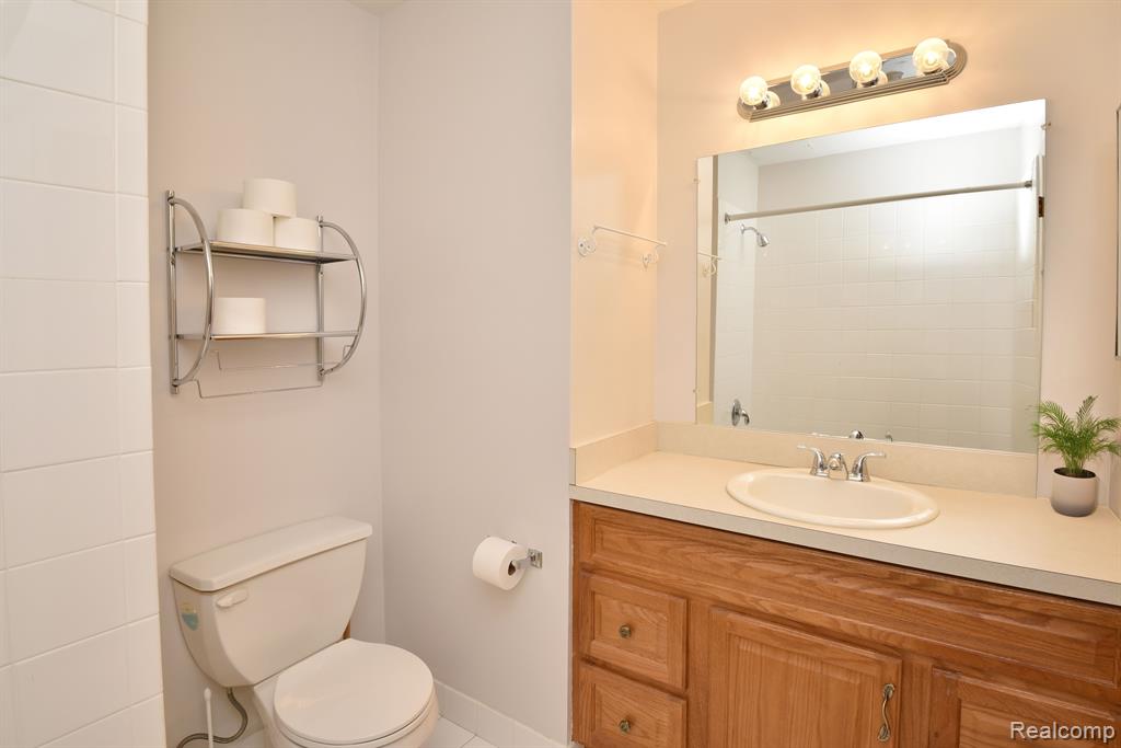 30475 W 14 Mile Rd, 74, Farmington, MI 48334 — Photo 24