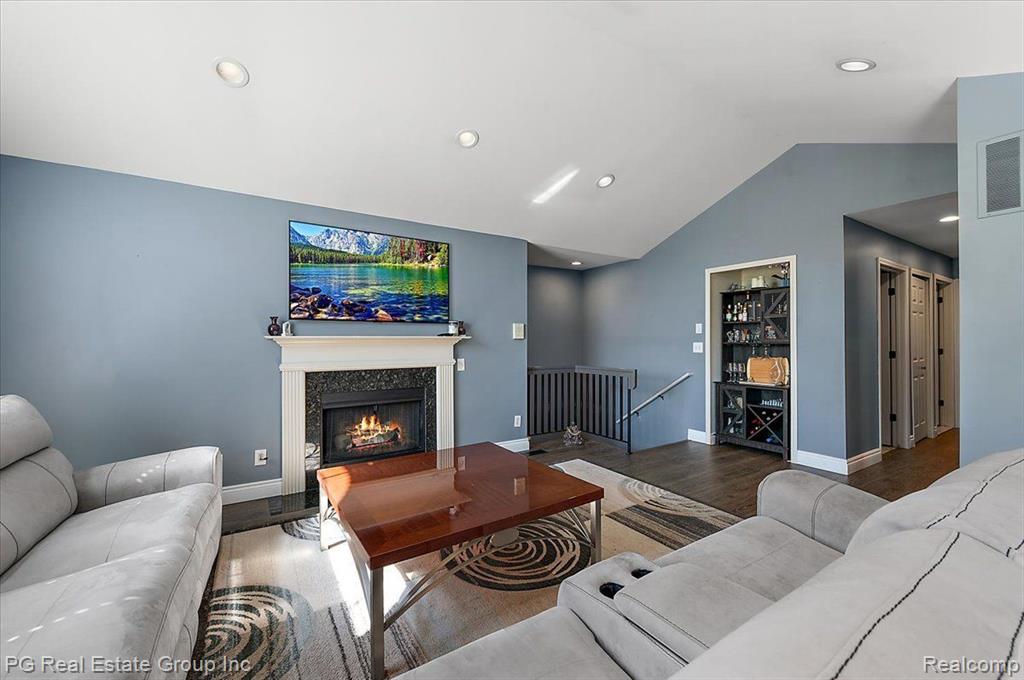 46104 BALDWIN Drive, Macomb, MI 48044 — Photo 11