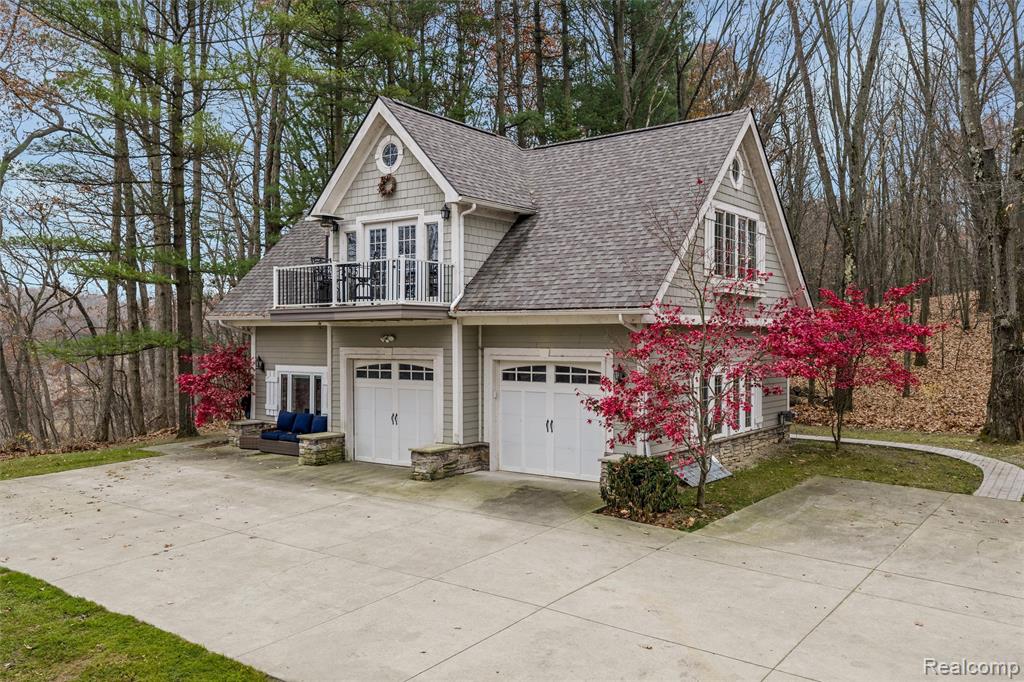 8400 Jennifer Lane, Holly, MI 48442 — front exterior