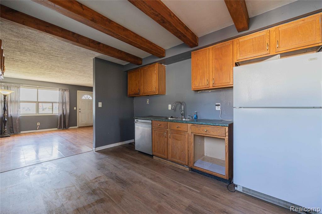 23300 N Brookside Drive, Dearborn Heights, MI 48125 — Photo 12