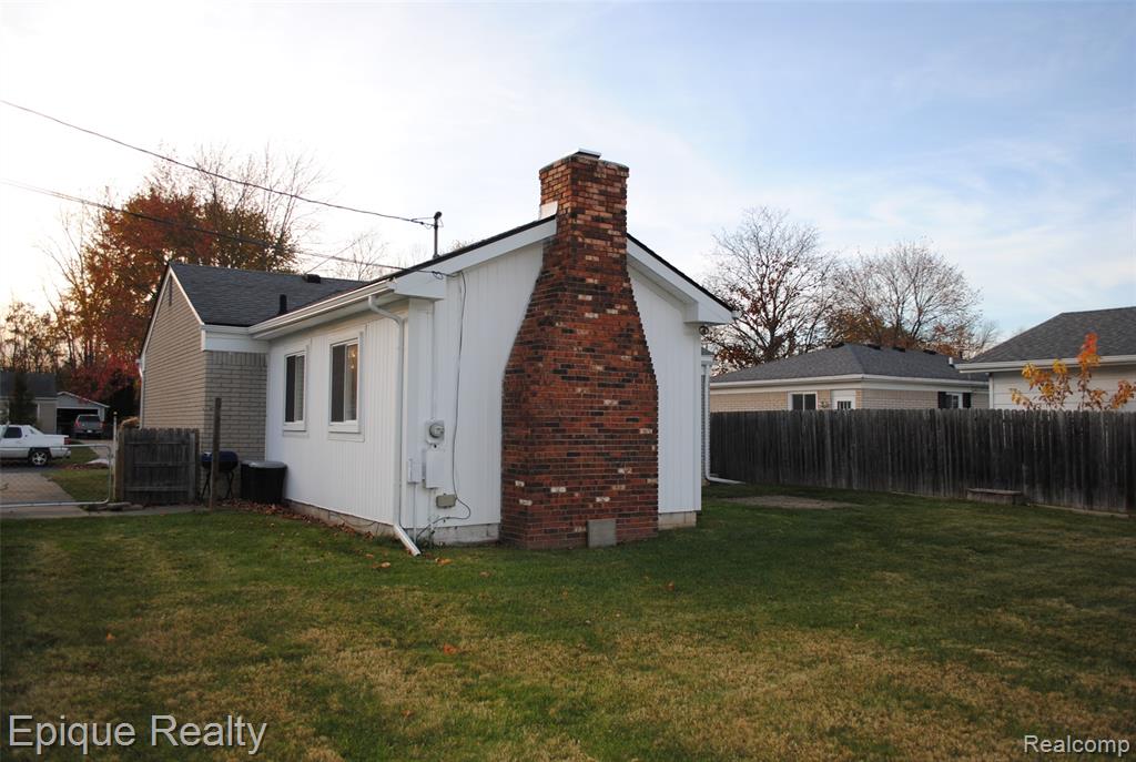 711 Georgia Avenue, Marysville, MI 48040 — Photo 4