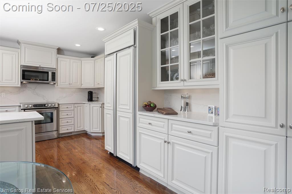 51 Lochmoor Boulevard, Grosse Pointe Shores, MI 48236 — Photo 15
