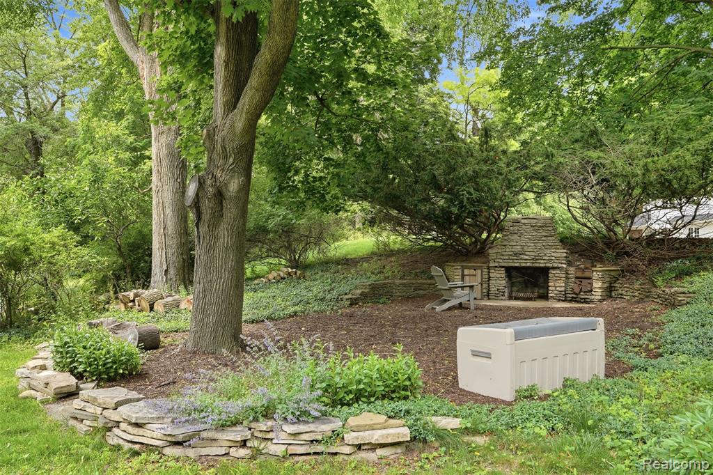 27310 Crestwood Drive, Franklin, MI 48025 — Photo 58