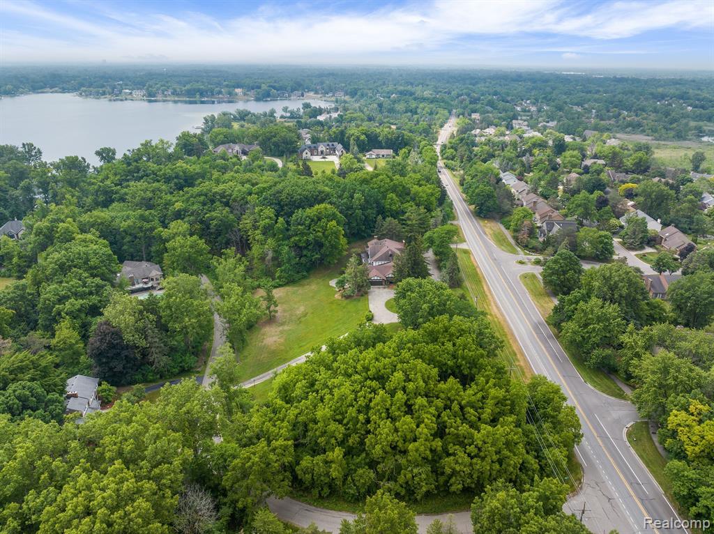 4670 COVE Road, West Bloomfield, MI 48323 — Photo 38