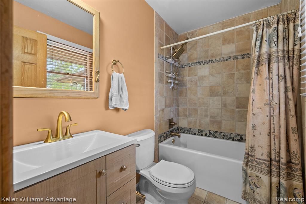 24806 Power Road, Farmington, MI 48336 — Photo 27
