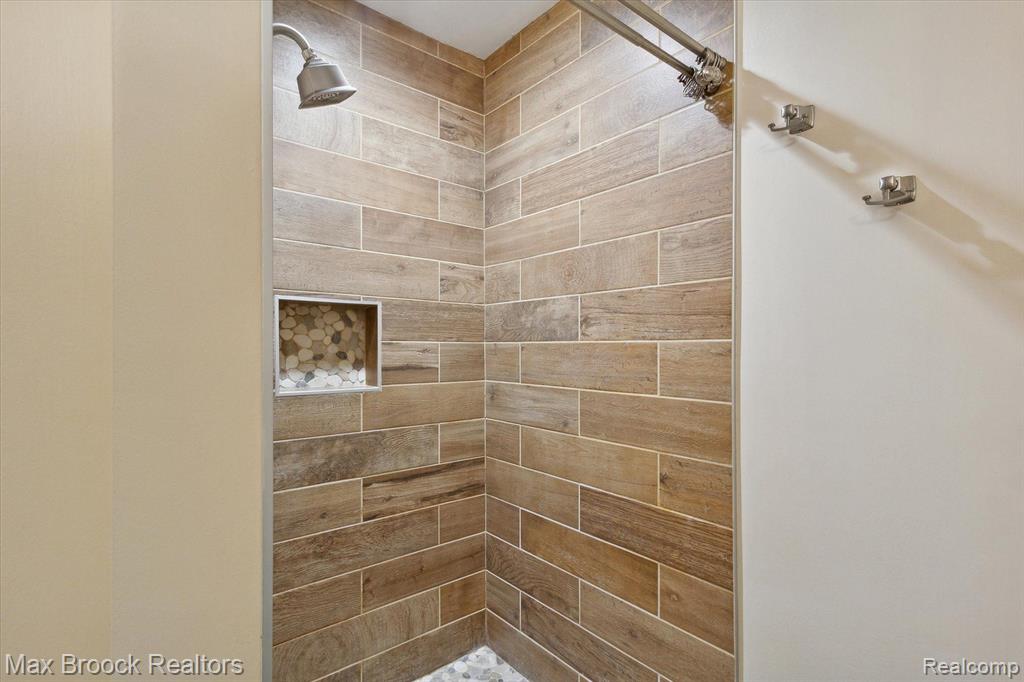 458 FOX HILLS Drive N, A-4, Bloomfield Hills, MI 48304 — Photo 10