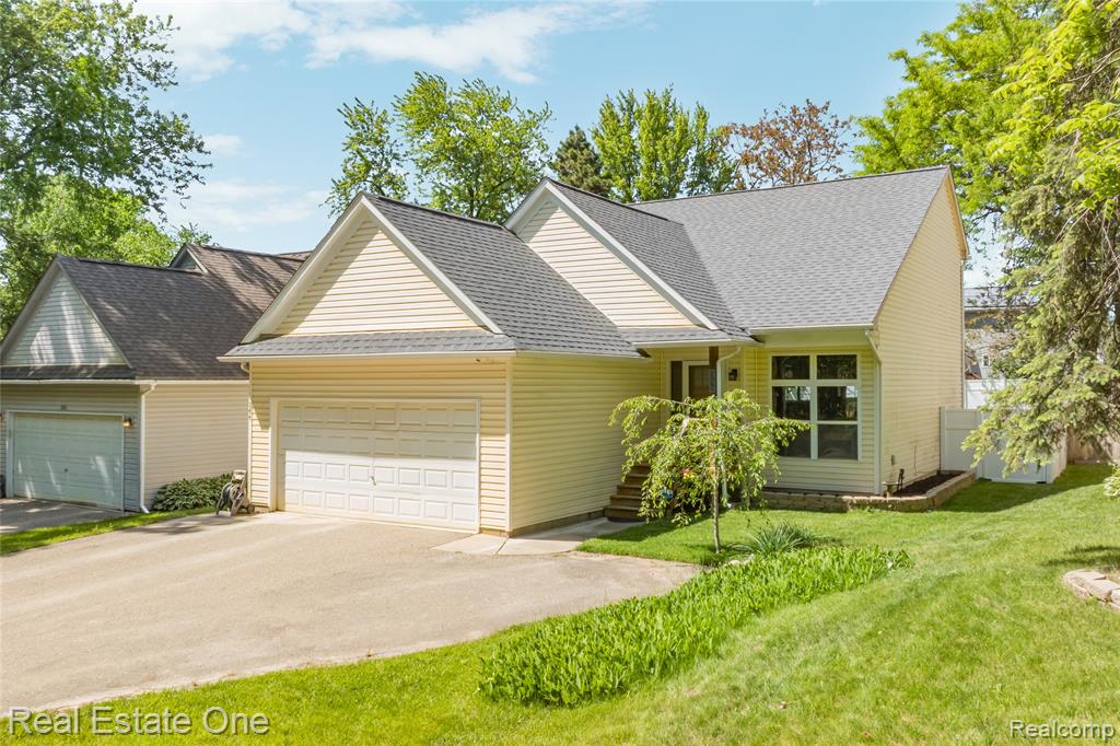 344 N Lake Angelus Road, Auburn Hills, MI 48326 — front exterior