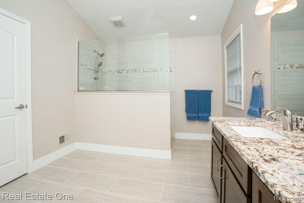961 HOLLOW CORNERS, Rochester, MI 48307 — Photo 29