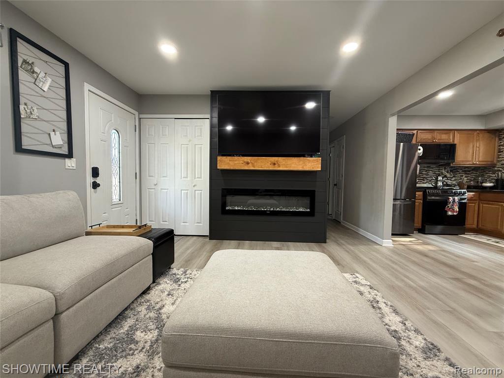 41617 Clayton Street, Clinton Twp, MI 48038 — Photo 5